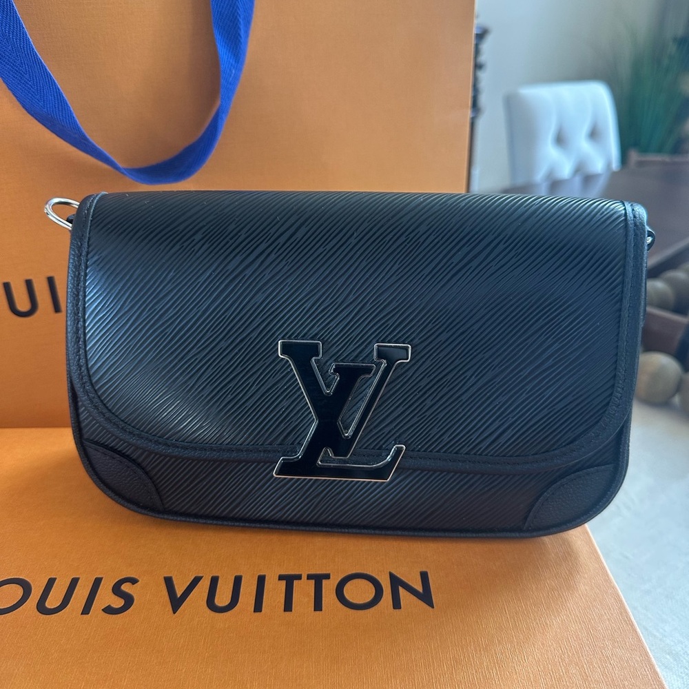 Louis Vuitton Buci Black Epi Leather Crossbody Silver Hrdwre Full Set Excellent